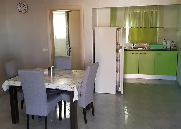 Apartman With Parking Space - 18407 Vir